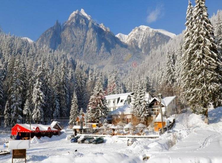 Busteni - Hotel Iri, demipensiune + cina festiva